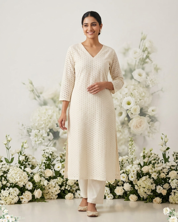 Sandal Hakoba V-Neck Cotton Kurti Set